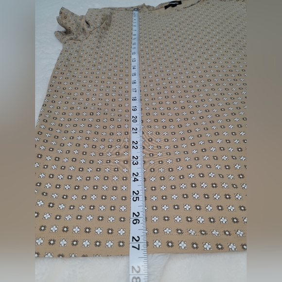 Express Tan Short Sleeve Tee with Checkered Pattern - Picture 6 of 6